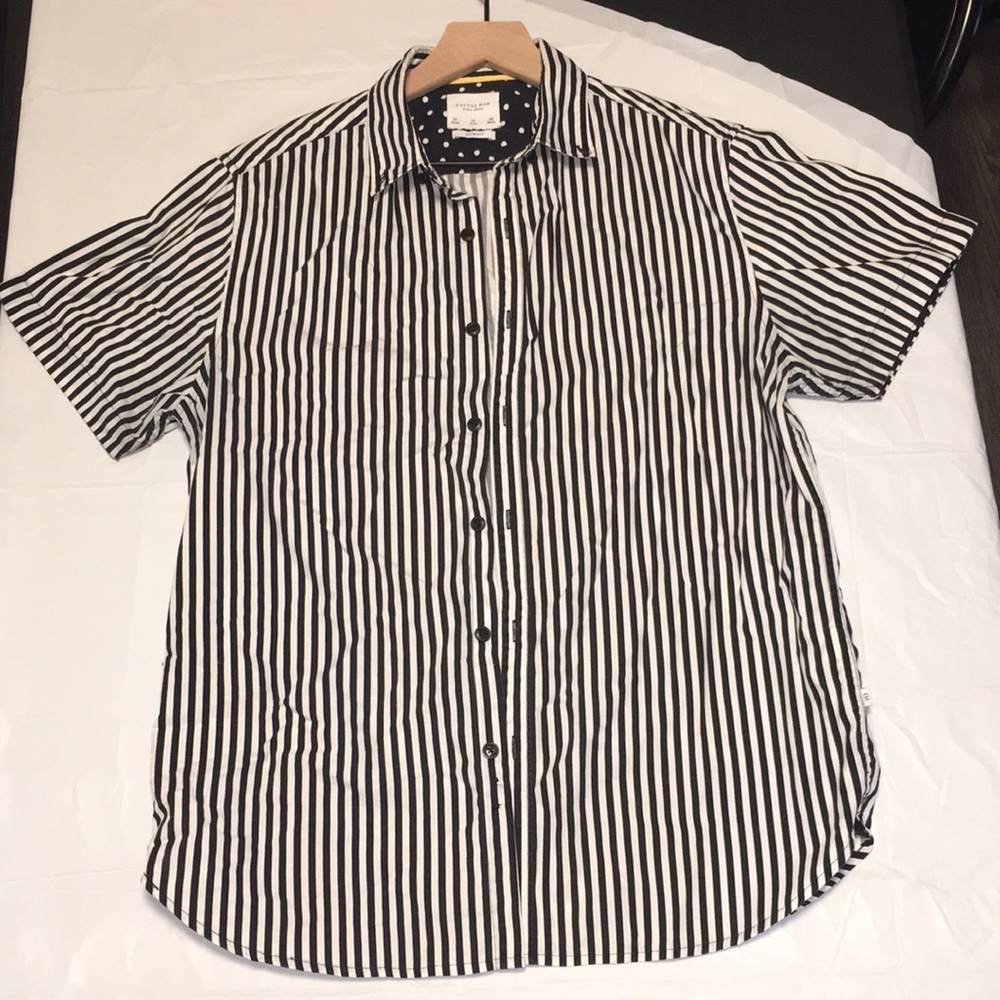 Men’s button up top